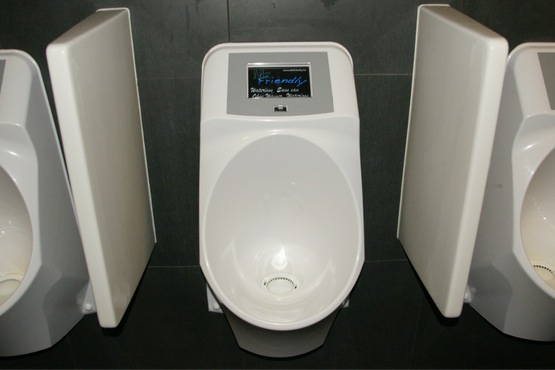 Waterloos/watervrij urinoir Cafe Hofman Utrecht met media speler