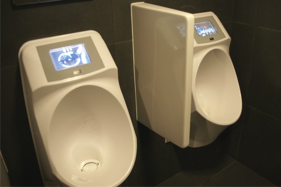 Waterloos/watervrij urinoir Cafe Hofman Utrecht met media speler