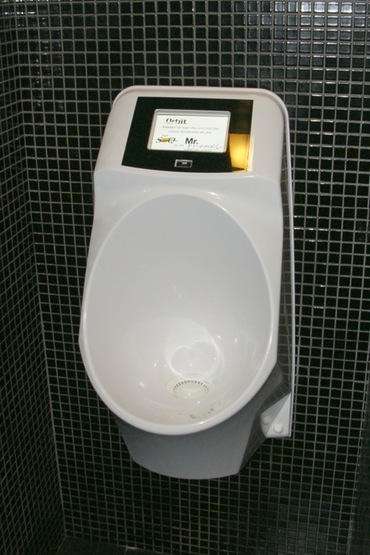 Waterloos/watervrij urinoir met media Orbit Amsterdam